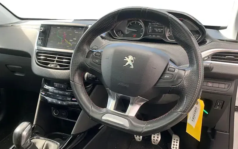 Used Peugeot 2008 GT-line 99 HP (72 kW) 2017 White SUV