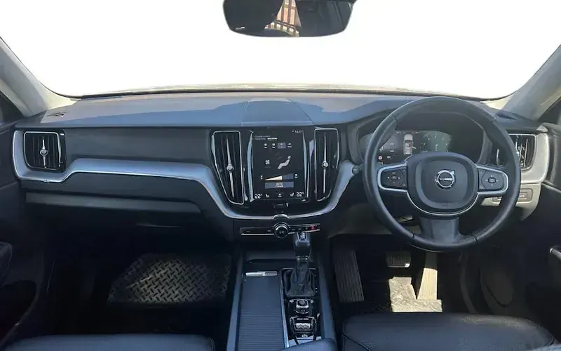 Second-hand Volvo XC60 Momentum 250 CP (183 kW) 2019 Gri SUV