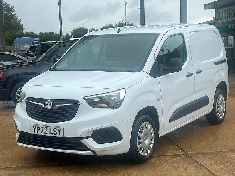 White Used 2022 Vauxhall Combo Sportive MPV | £7,250 (Good price) - Image 1/4