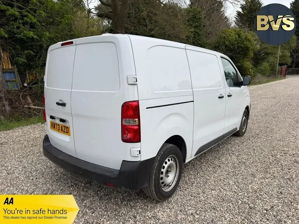 Używany Citroën Dispatch 2023 Biały Minivan