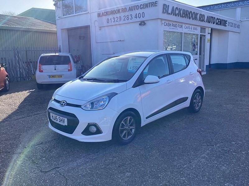 Used Hyundai i10 Premium 66 HP (48 kW) 2015 White Hatchback