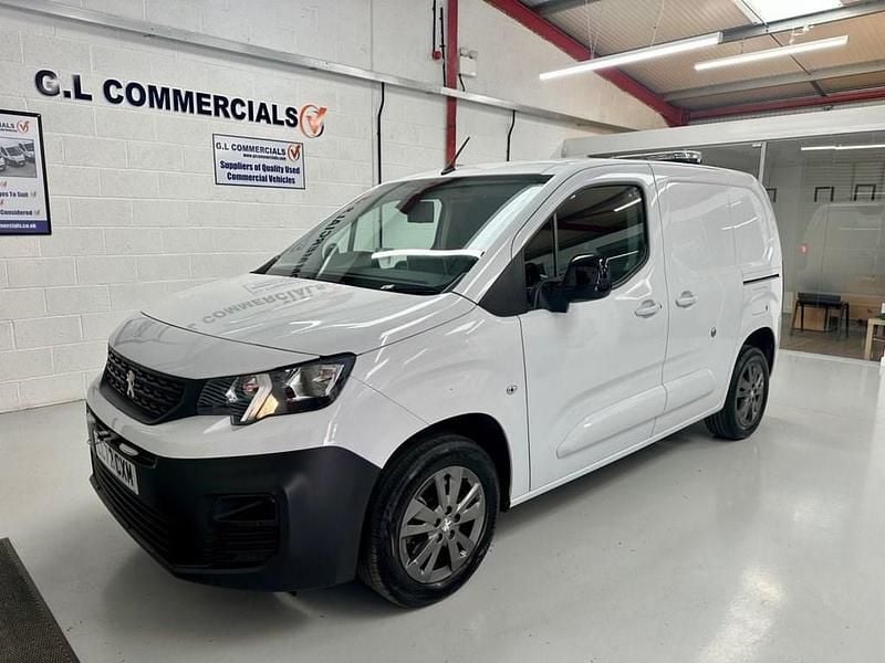 White Used 2022 Peugeot Partner Premium MPV | £11,999 (Fair price) - Image 1/3
