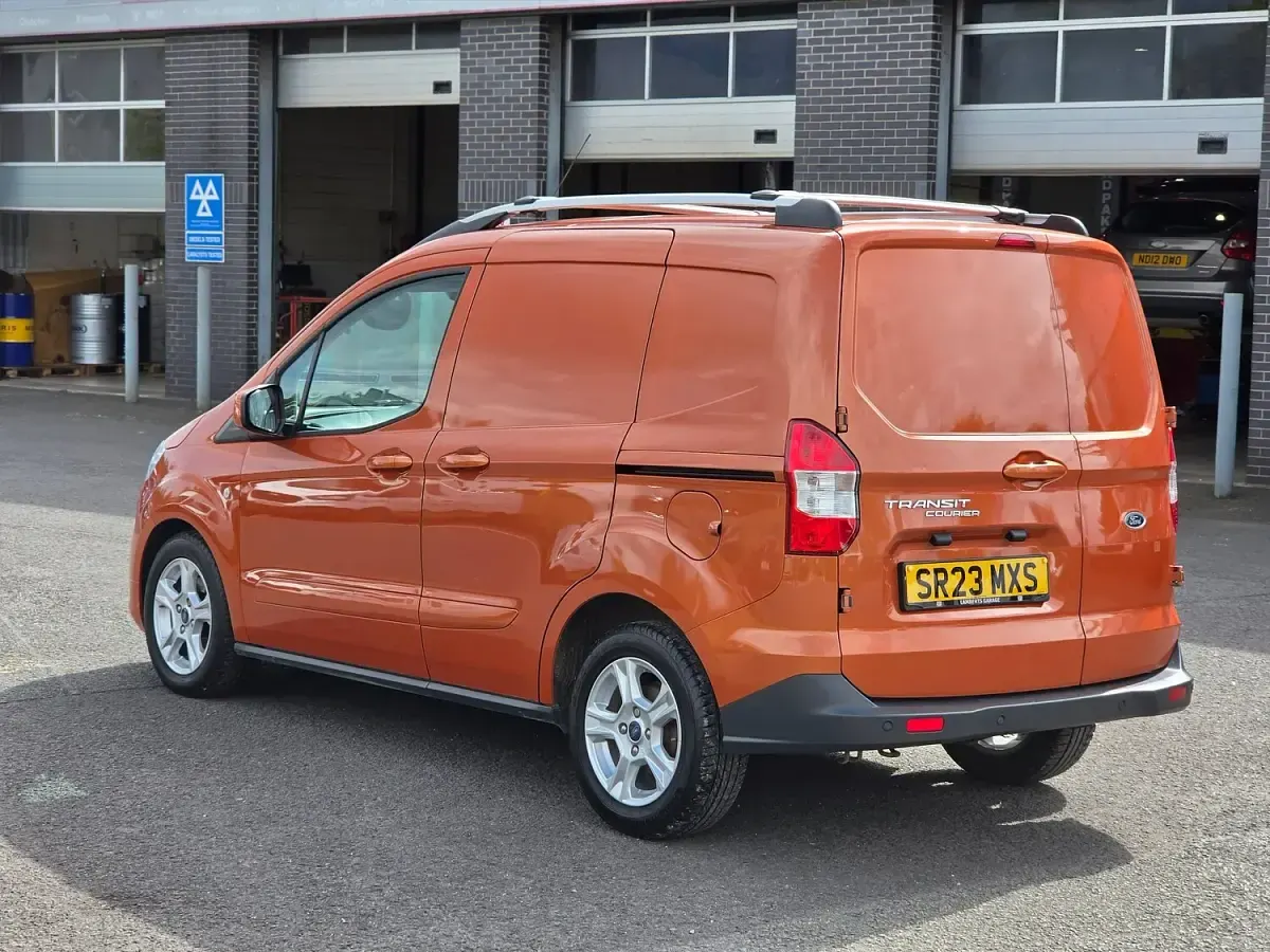 Used Ford Transit Courier Limited 100 HP (73 kW) 2023 Orange Van