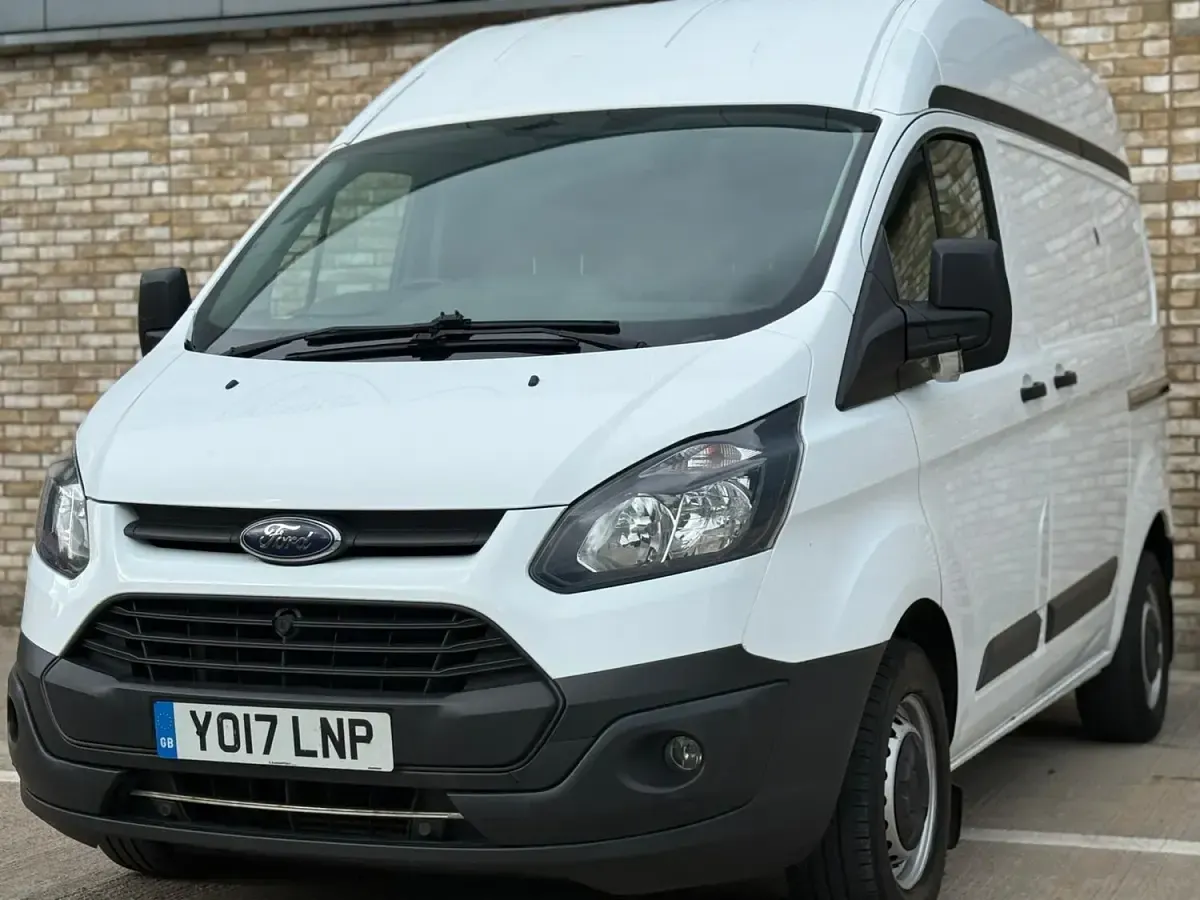 Used Ford Transit Custom 105 HP (77 kW) 2017 White Van