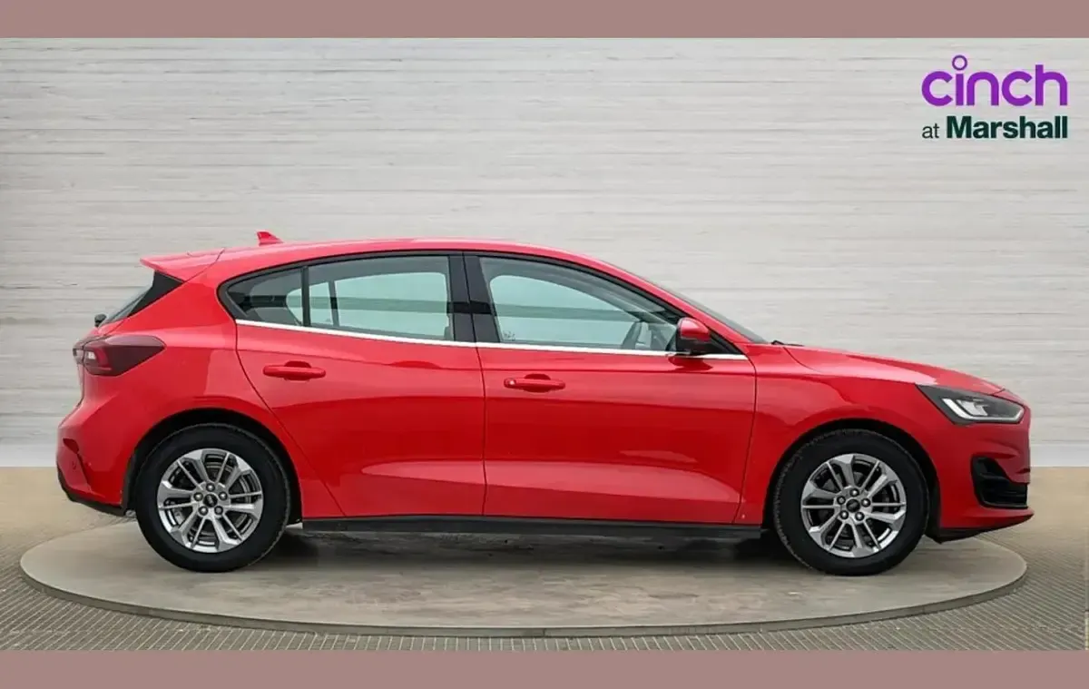 Used Ford Focus Titanium 125 HP (91 kW) 2022 Red Hatchback