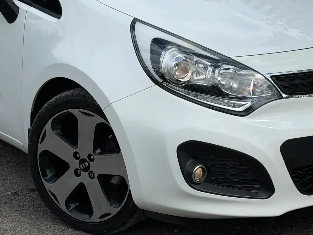 Used Kia Rio 90 HP (66 kW) 2014 White Hatchback