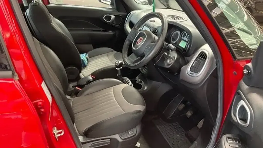 Used Fiat 500L Lounge 95 HP (69 kW) 2016 Red MPV