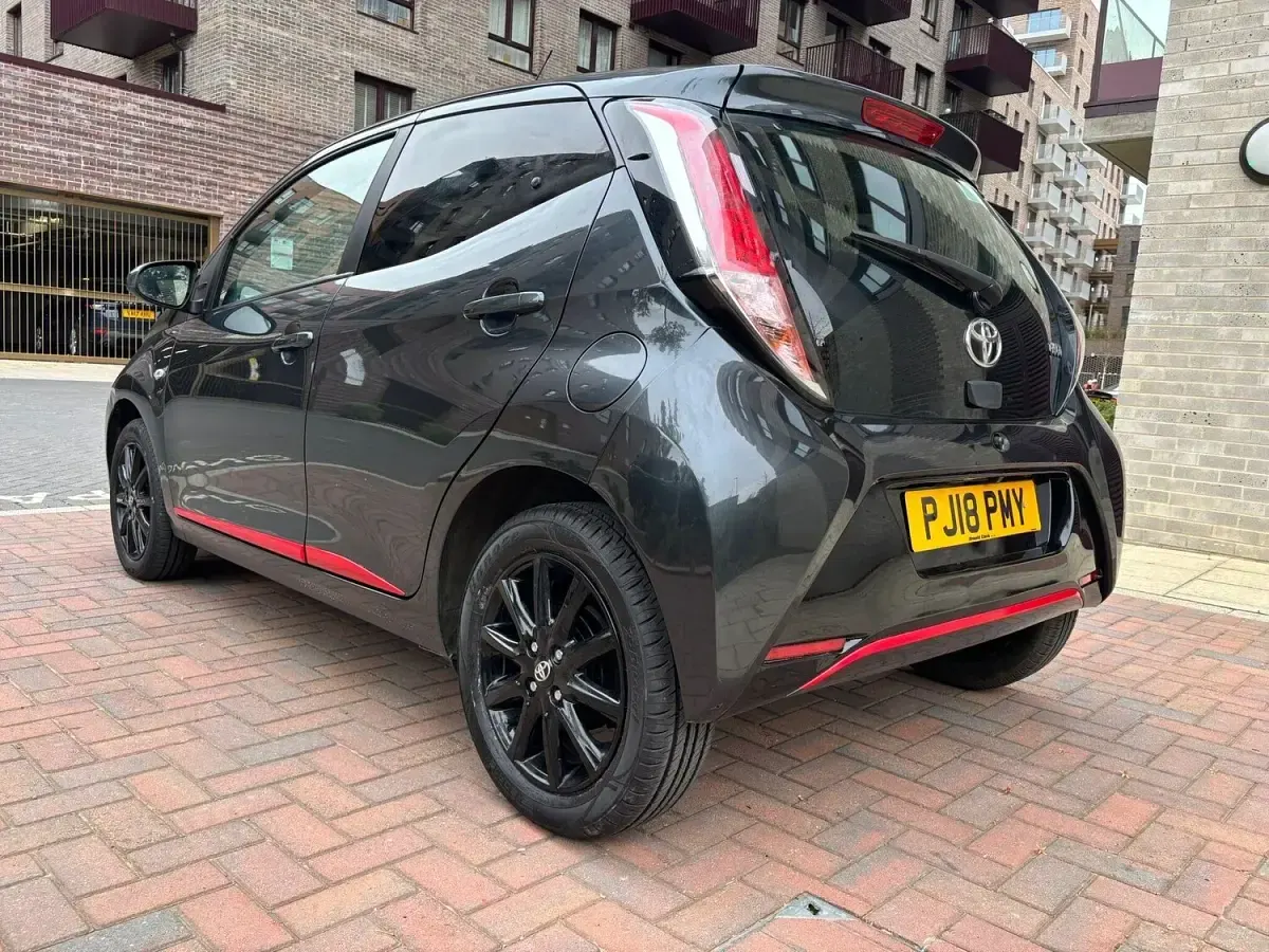 Used Toyota Aygo x-press 69 HP (50 kW) 2018 Grey Hatchback