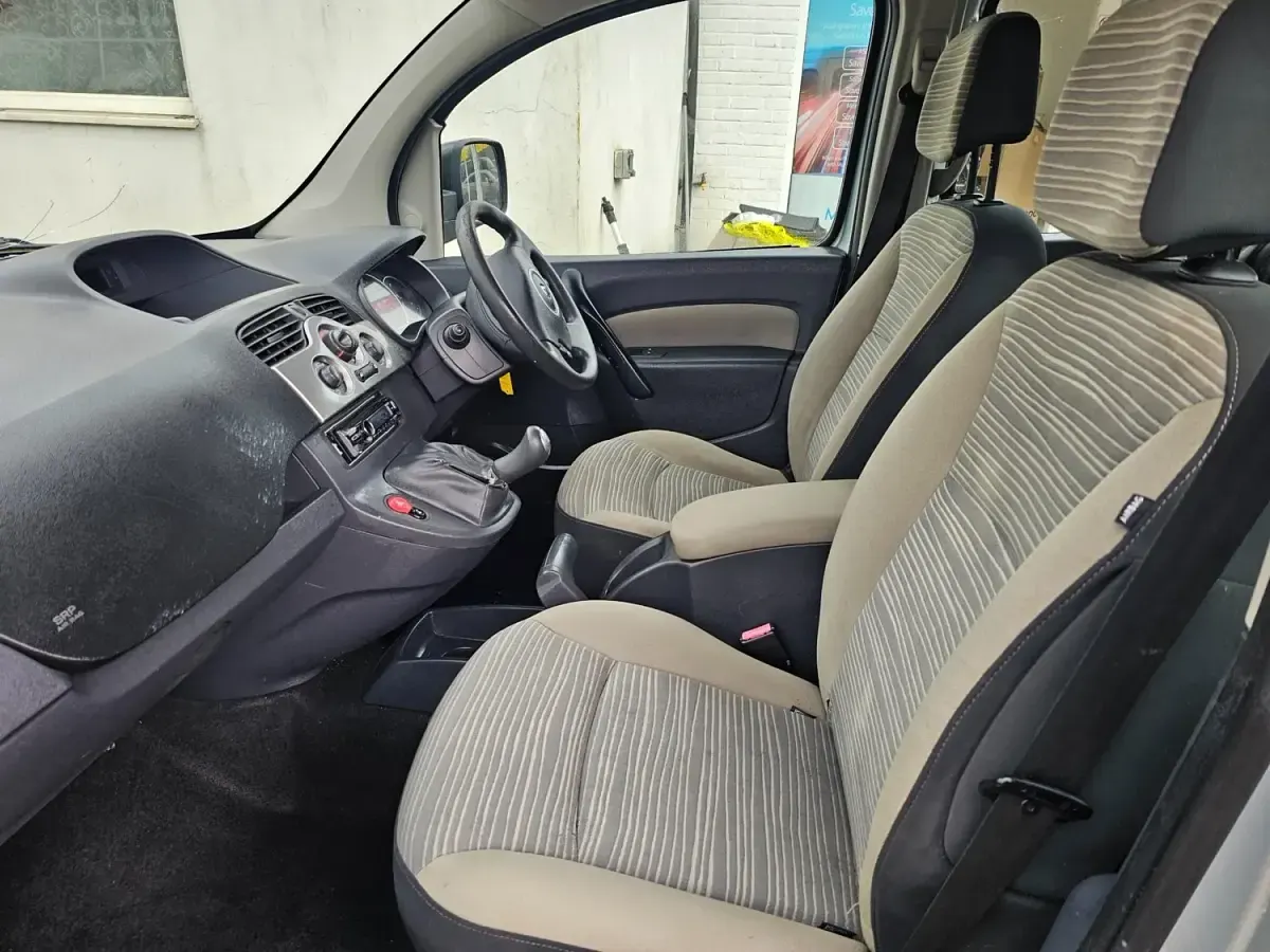 Usado Renault Kangoo Expression 75 HP (55 kW) 2011 Cinzento Monovolume