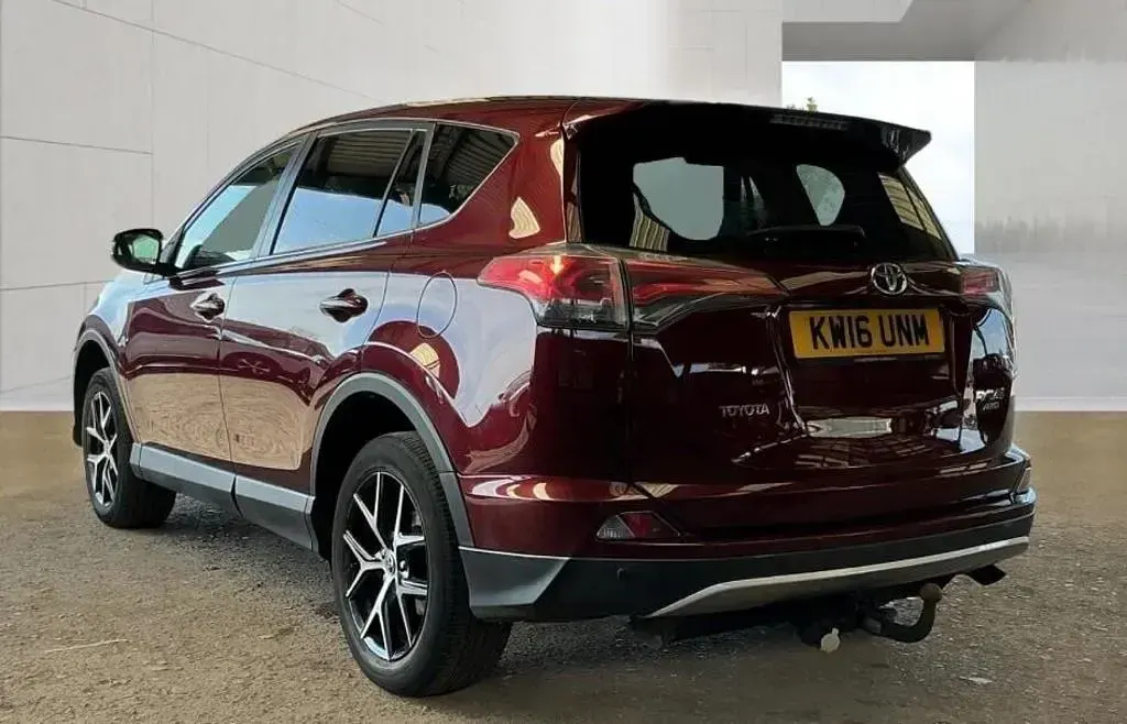 Used Toyota RAV4 151 HP (111 kW) 2016 Red SUV