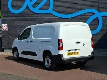 Used Vauxhall Combo Edition 100 HP (73 kW) 2019 White MPV