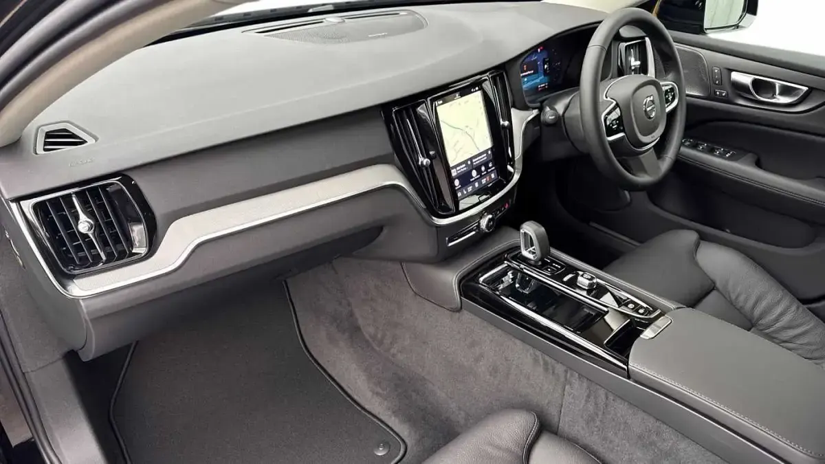 Used Volvo V60 Ultra 449 HP (330 kW) 2026 Black Estate