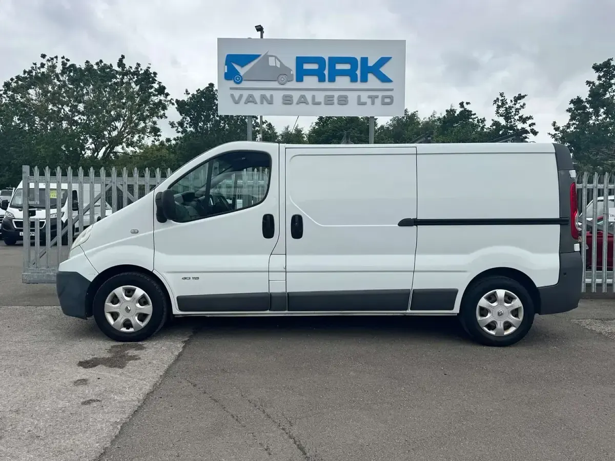Used Renault Trafic 115 HP (84 kW) 2012 White MPV
