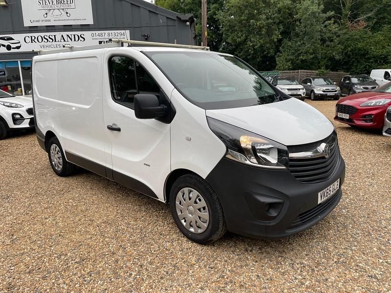 White Used 2015 Vauxhall Vivaro MPV | £6,500 (Fair price) - Image 1/4