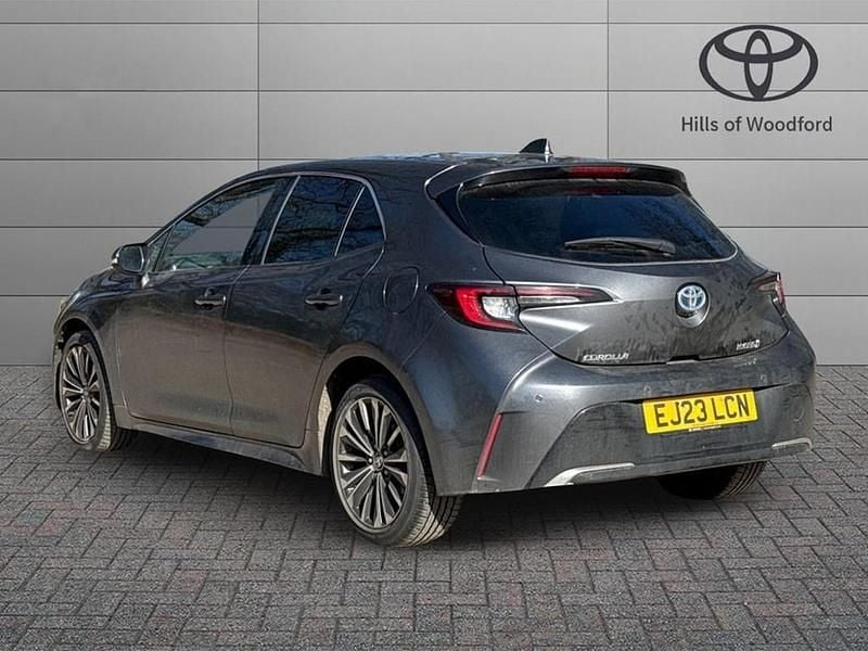 Begagnad Toyota Corolla Design 2023 Grå Halvkombi