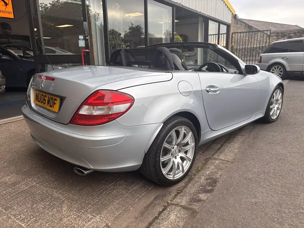 Used Mercedes SLK280 227 HP (166 kW) 2006 Silver Cabriolet