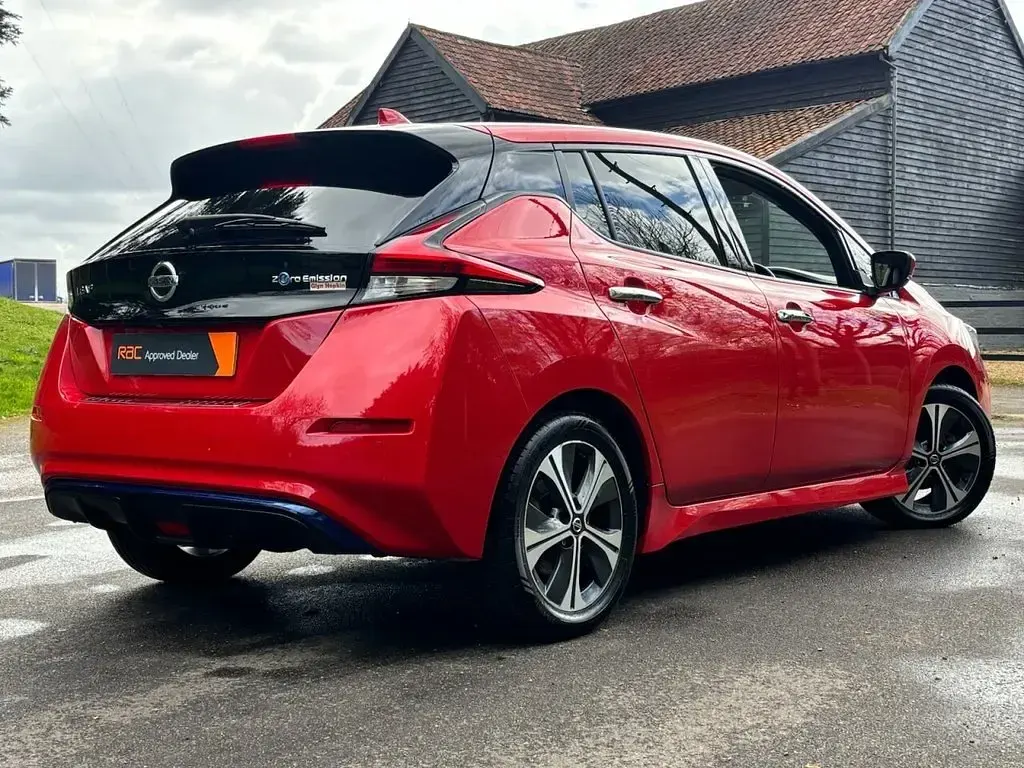 Used Nissan Leaf Tekna 110 kW (150 HP) 2021 Red Hatchback
