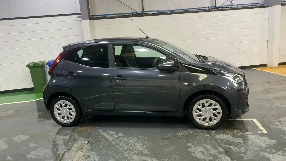 Gebraucht Toyota Aygo X-play 72 PS (52 kW) 2021 Grau Kleinwagen