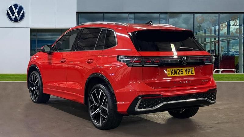 Used VW Tiguan R-line 272 HP (200 kW) 2025 Persimmon red metallic SUV