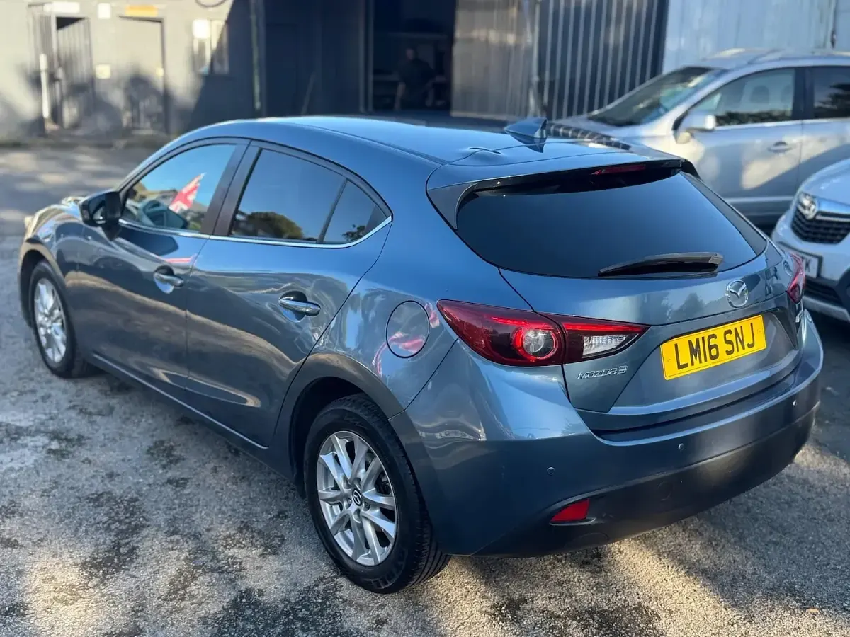 Used Mazda 3 105 HP (77 kW) 2016 Blue Hatchback