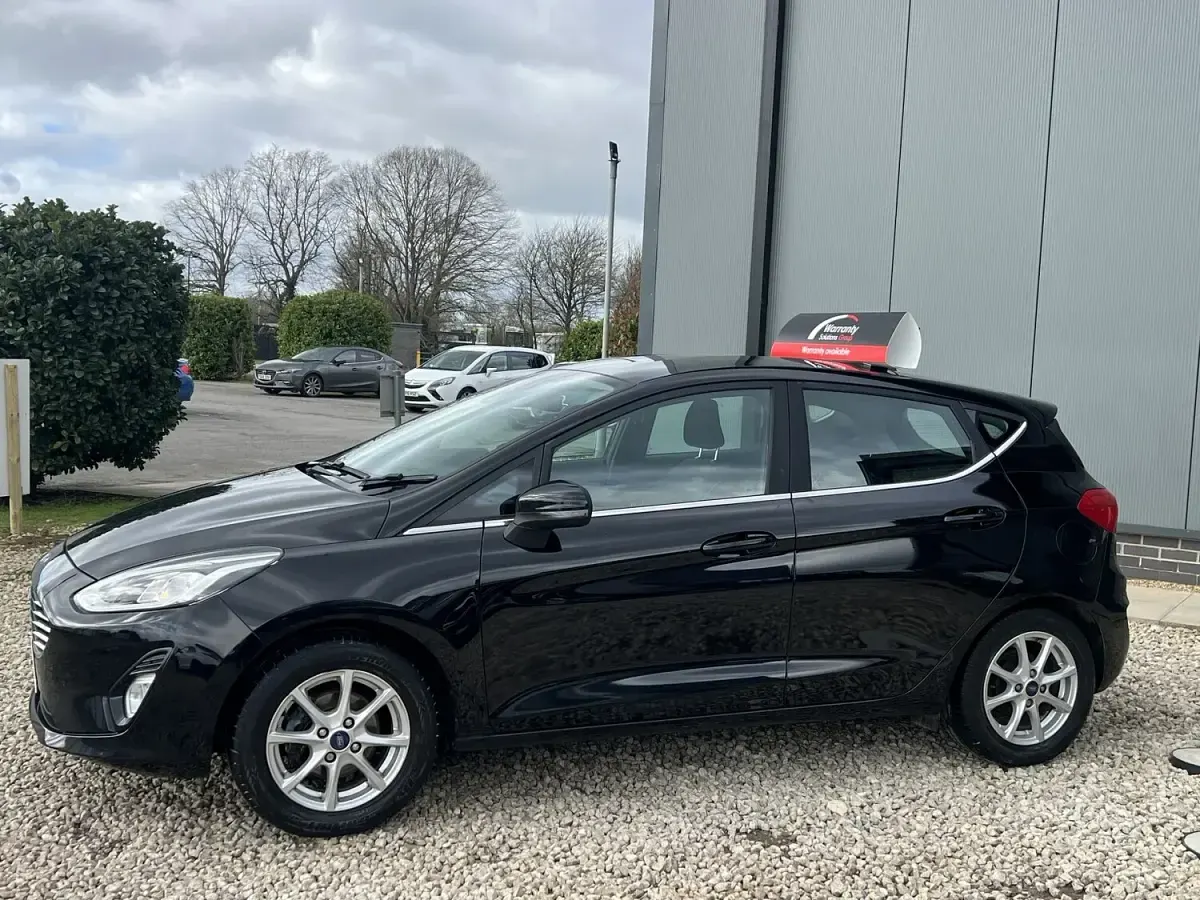 Used Ford Fiesta Zetec 70 HP (51 kW) 2018 Black Hatchback