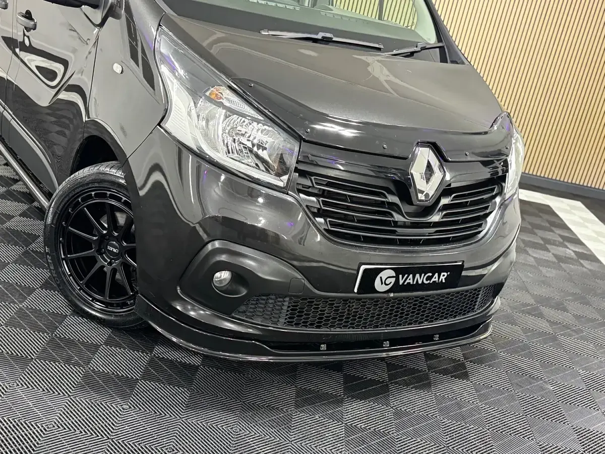 Used Renault Trafic 2018 Black MPV