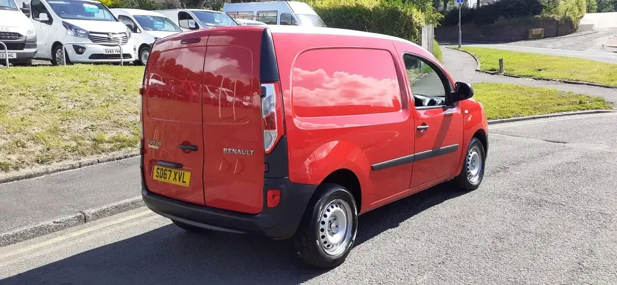 Used Renault Kangoo Business 90 HP (66 kW) 2017 Red MPV