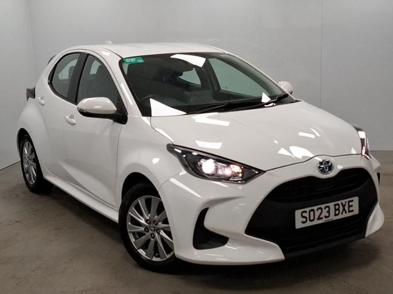 Used Toyota Yaris Hybrid 116 HP (85 kW) 2023 White Hatchback