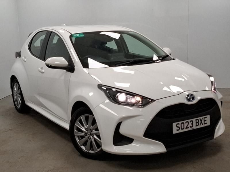 White Used 2023 Toyota Yaris Hybrid Hatchback | £16,998 (Good price) - Image 1/4