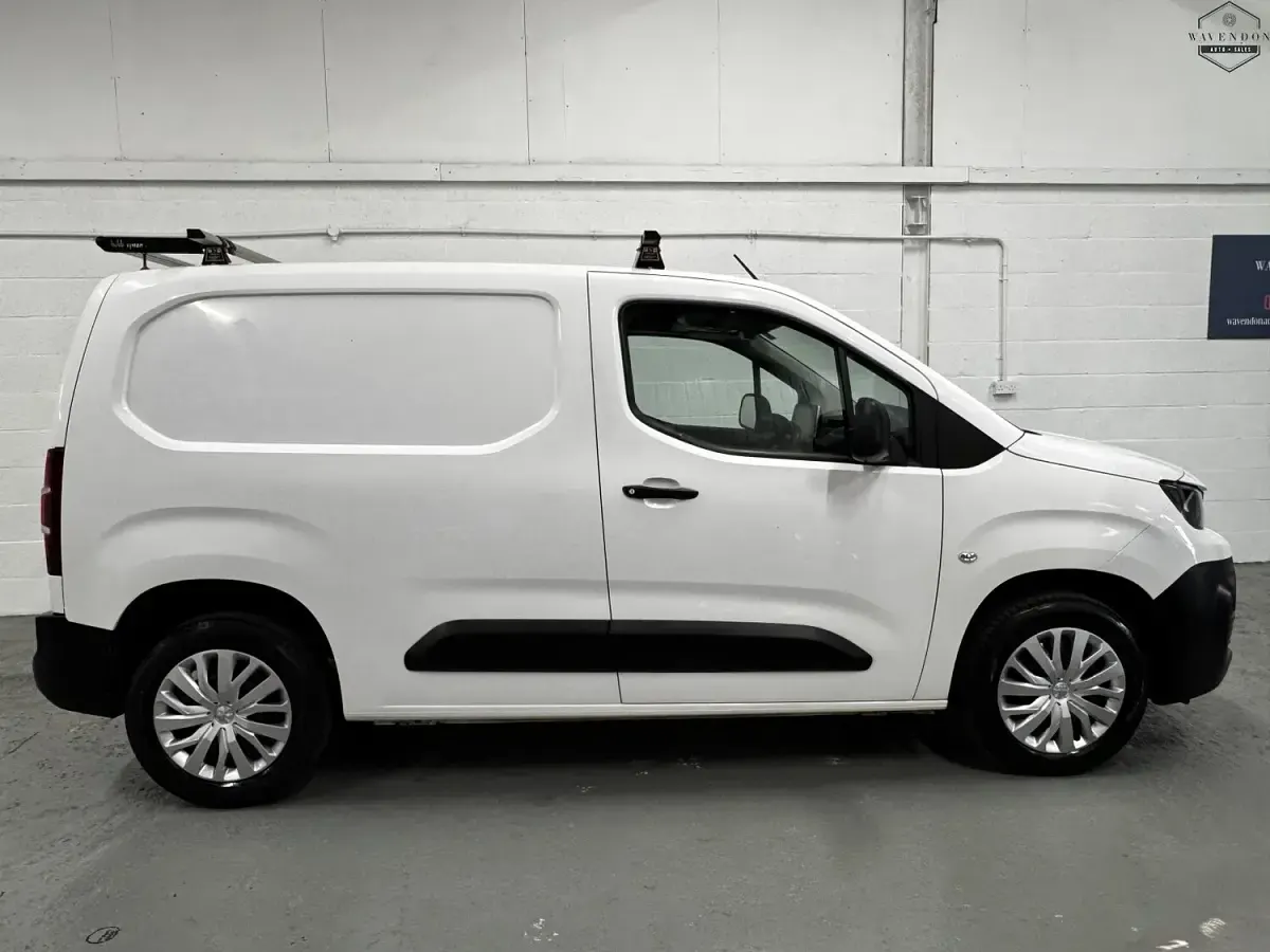 Used Peugeot Partner 2021 White MPV