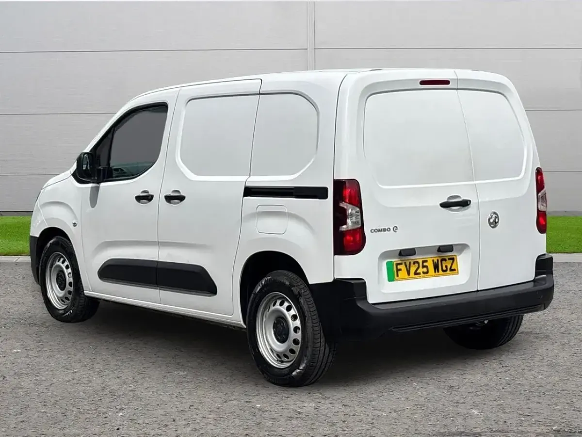 Used Vauxhall Combo 98 kW (134 HP) 2025 White MPV