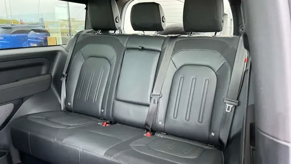 Używany Land Rover Defender Dynamic 250 KM (183 kW) 2021 Biały SUV