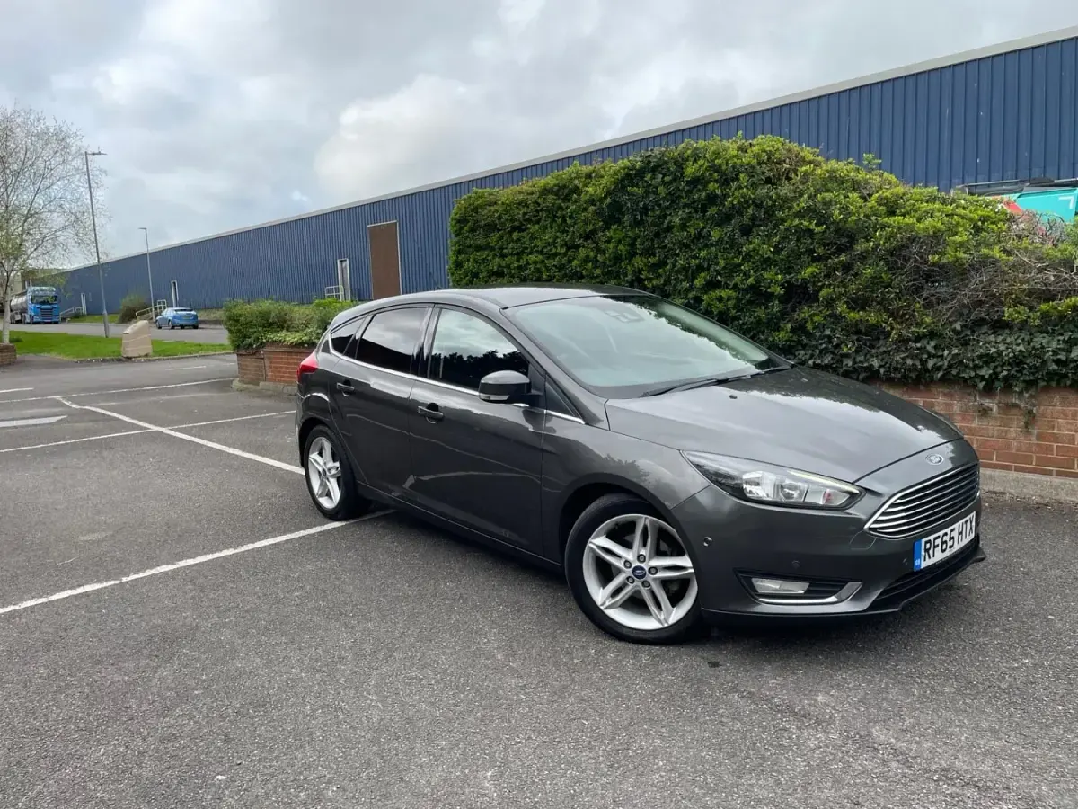 Używany Ford Focus Titanium 2016 Szary Hatchback