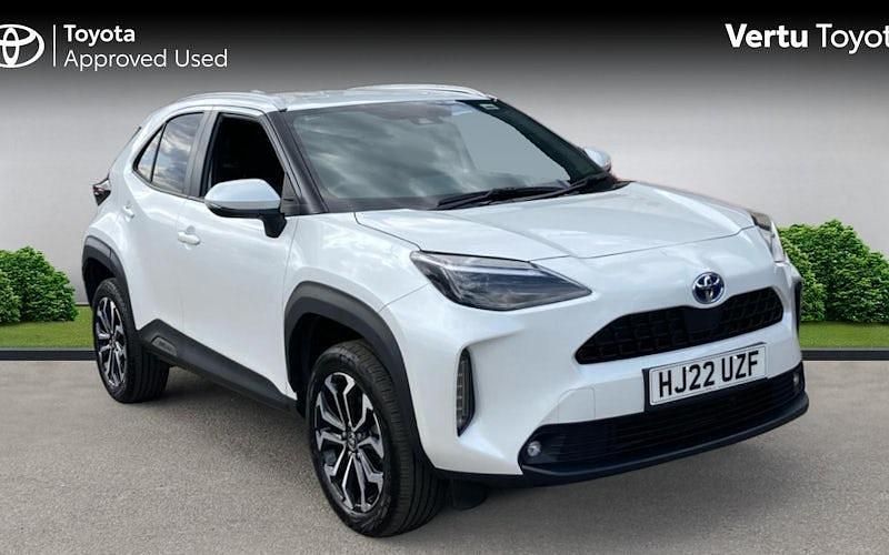 Used 2025 Toyota Yaris Hybrid Design Estate | £19,730 (Super price) - Image 1/4
