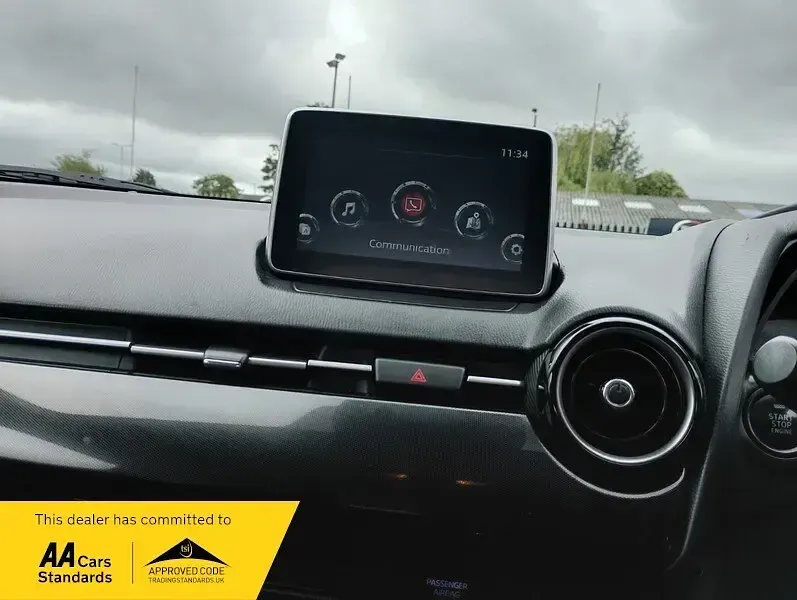 Used Mazda 2 Edition 90 HP (66 kW) 2015 White Hatchback