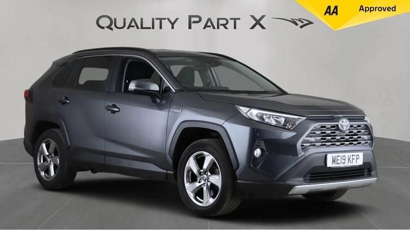 Grey Used 2019 Toyota RAV4 Hybrid Design SUV | £17,875 (Good price) - Image 1/4