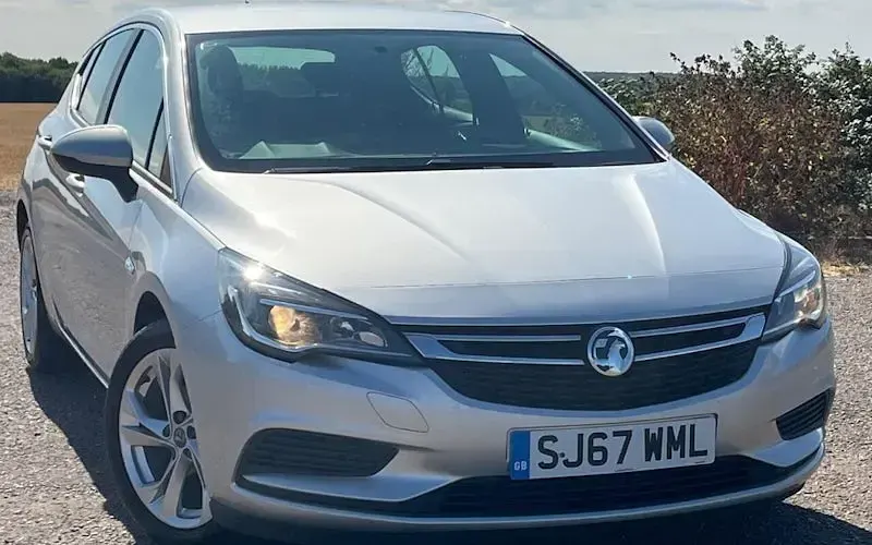 Used Vauxhall Astra S 105 HP (77 kW) 2017 Hatchback