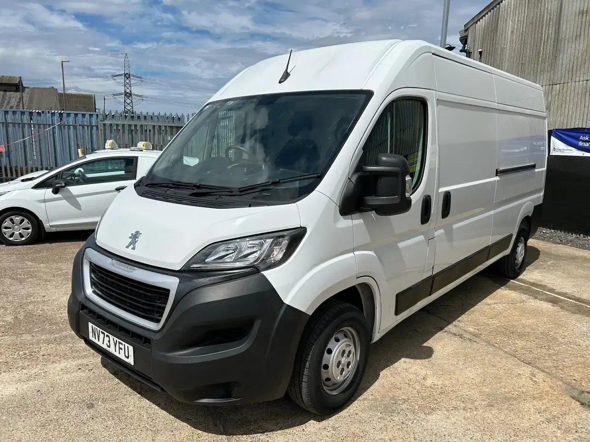 Used Peugeot Boxer Premium 140 HP (102 kW) 2023 White Van