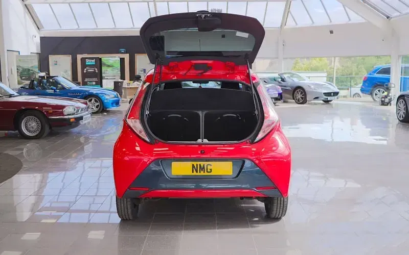 Used Toyota Aygo x-style 69 HP (50 kW) 2018 Red Hatchback