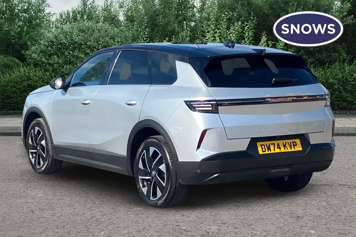 Used Vauxhall Grandland X Ultimate 136 HP (100 kW) 2025 Crystal silver SUV