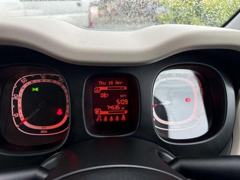 Usado Fiat Panda Easy 69 HP (50 kW) 2014 Roxo Citadino