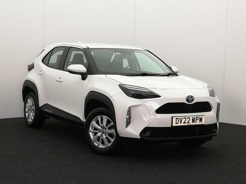 White Used 2022 Toyota Yaris Hybrid Estate | £16,998 (Good price) - Image 1/4