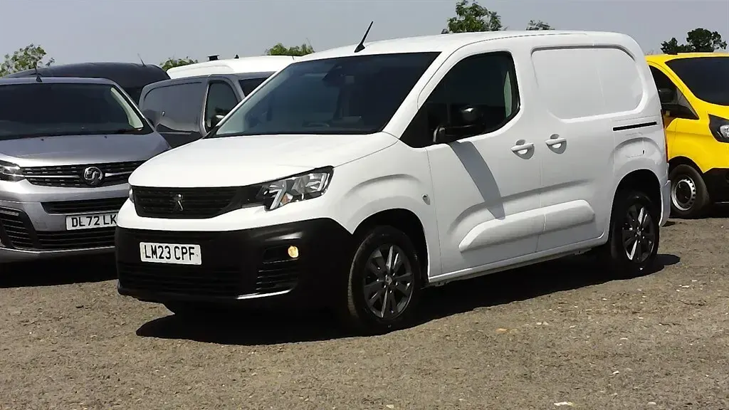 Used Peugeot Partner Premium 131 HP (96 kW) 2023 White MPV