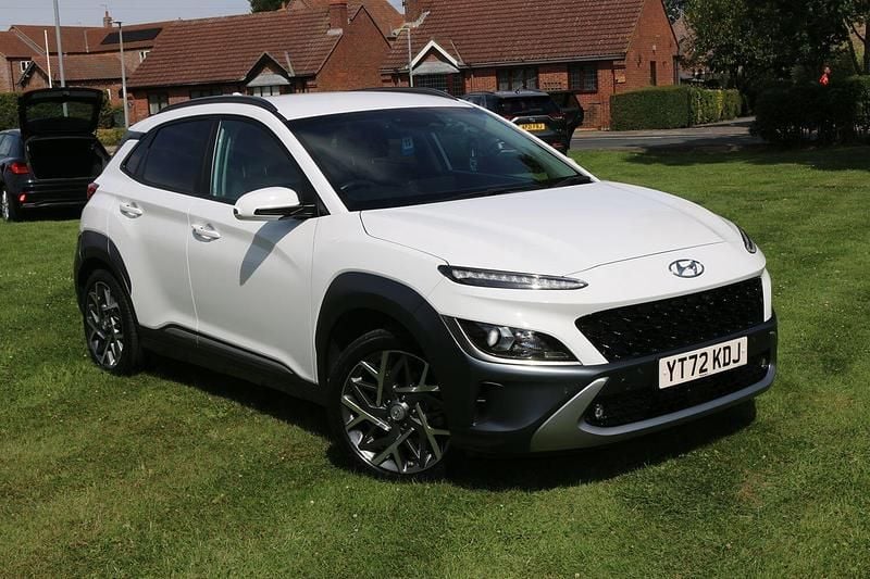 White Used 2022 Hyundai Kona Premium SUV | £17,995 (Fair price) - Image 1/4