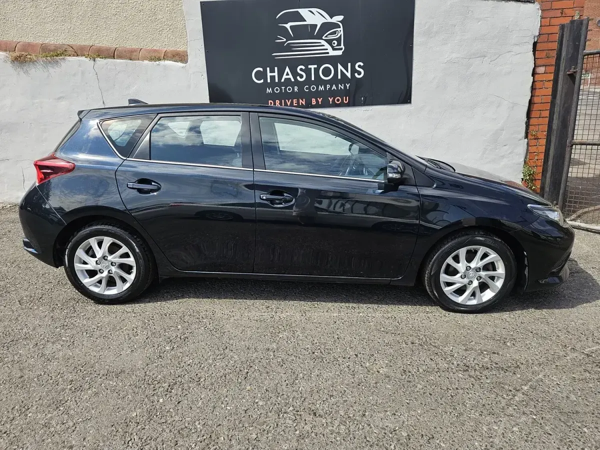 Used Toyota Auris 116 HP (85 kW) 2017 Grey Hatchback