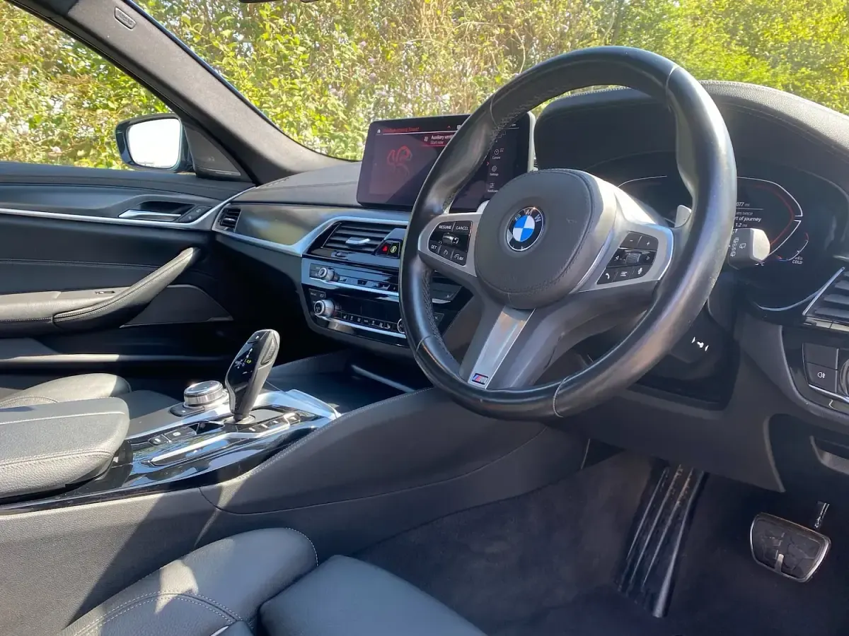 Used BMW 520 M Sport 187 HP (137 kW) 2022 Phytonic blue Sedan