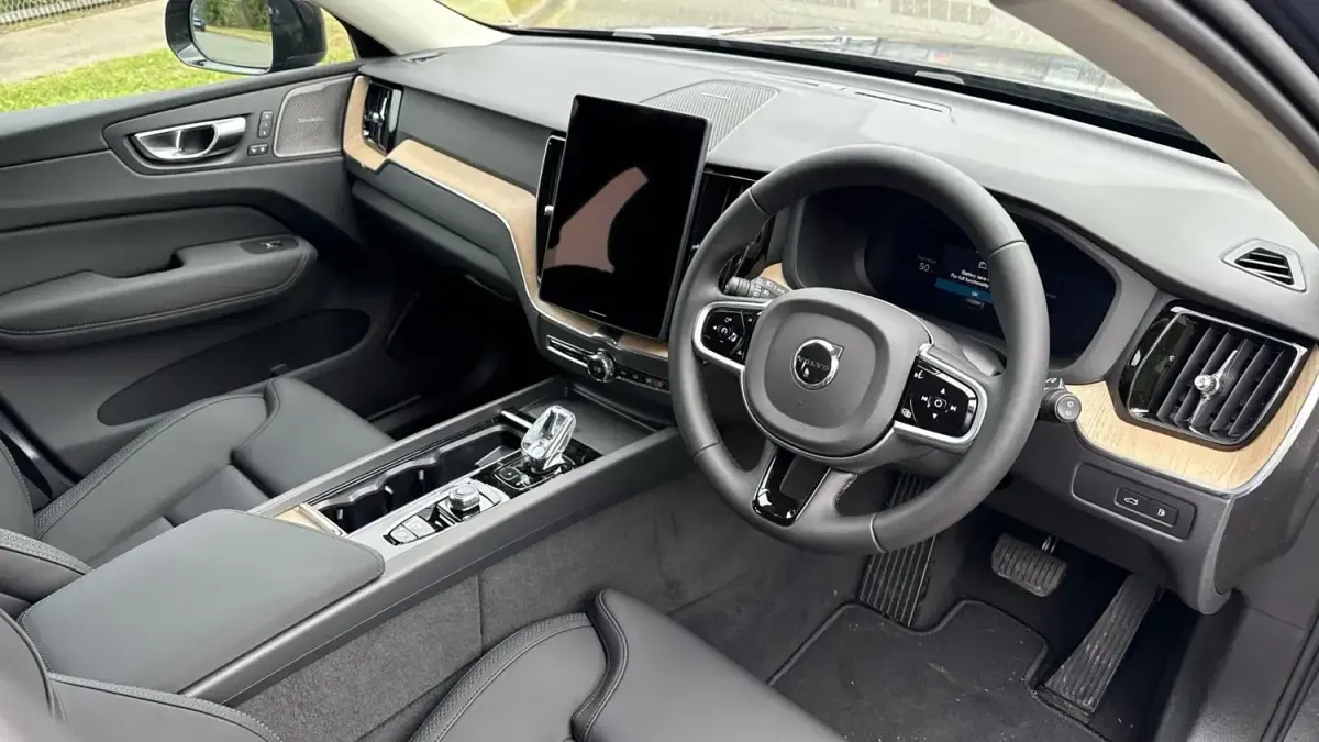 Nouă Volvo XC60 Plus 345 CP (253 kW) 2026 Albastru SUV