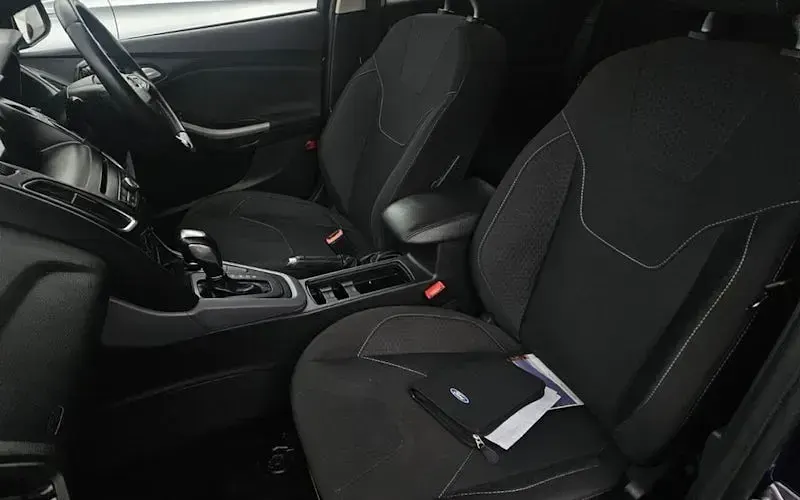 Used Ford Focus Zetec 125 HP (91 kW) 2017 Blue Hatchback