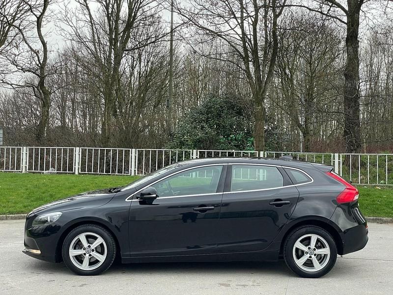 Used Volvo V40 SE 2015 Black Hatchback
