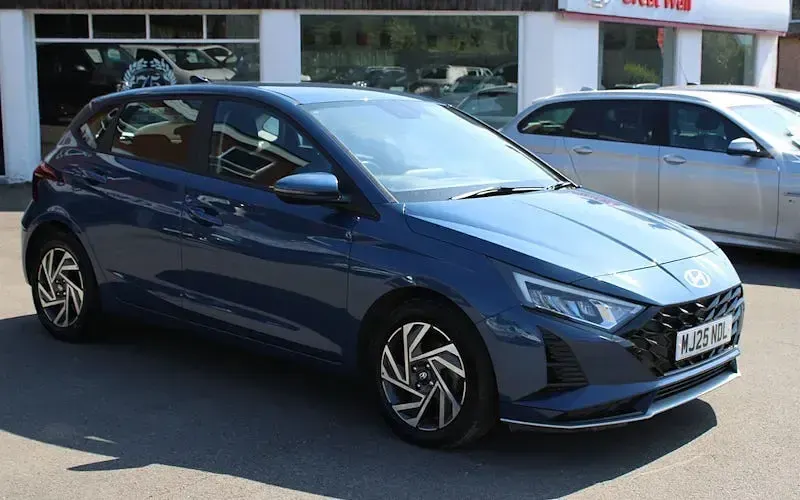 Used Hyundai i20 Advanced 101 HP (74 kW) 2025 Blue Hatchback